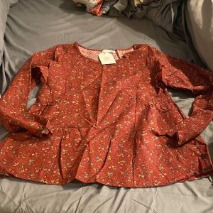 NWT ladies dress shirt. XL. Cute flair at bottom